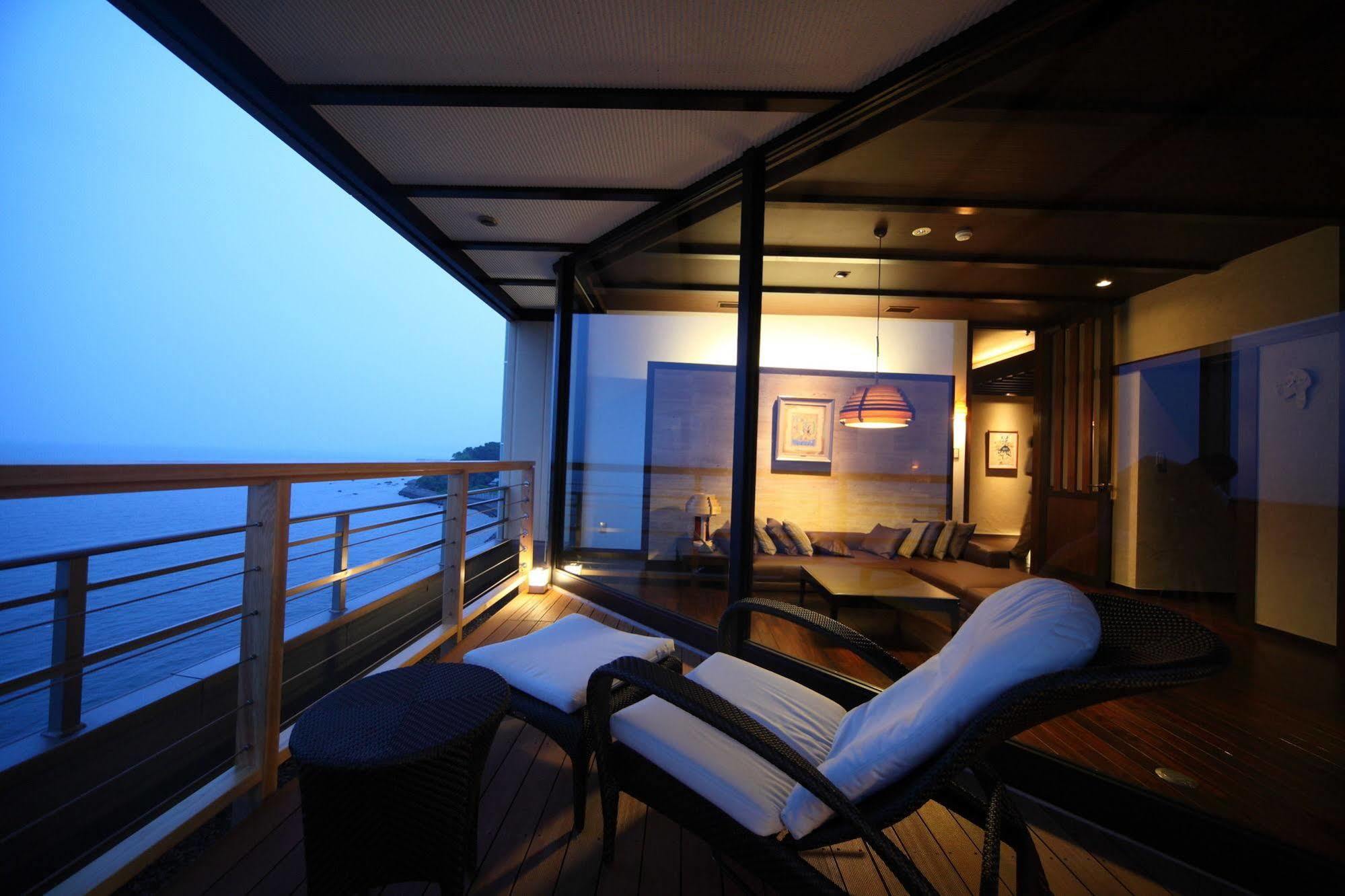 Amane Resort Seikai Beppu Extérieur photo The balcony of a suite on the World Voyager