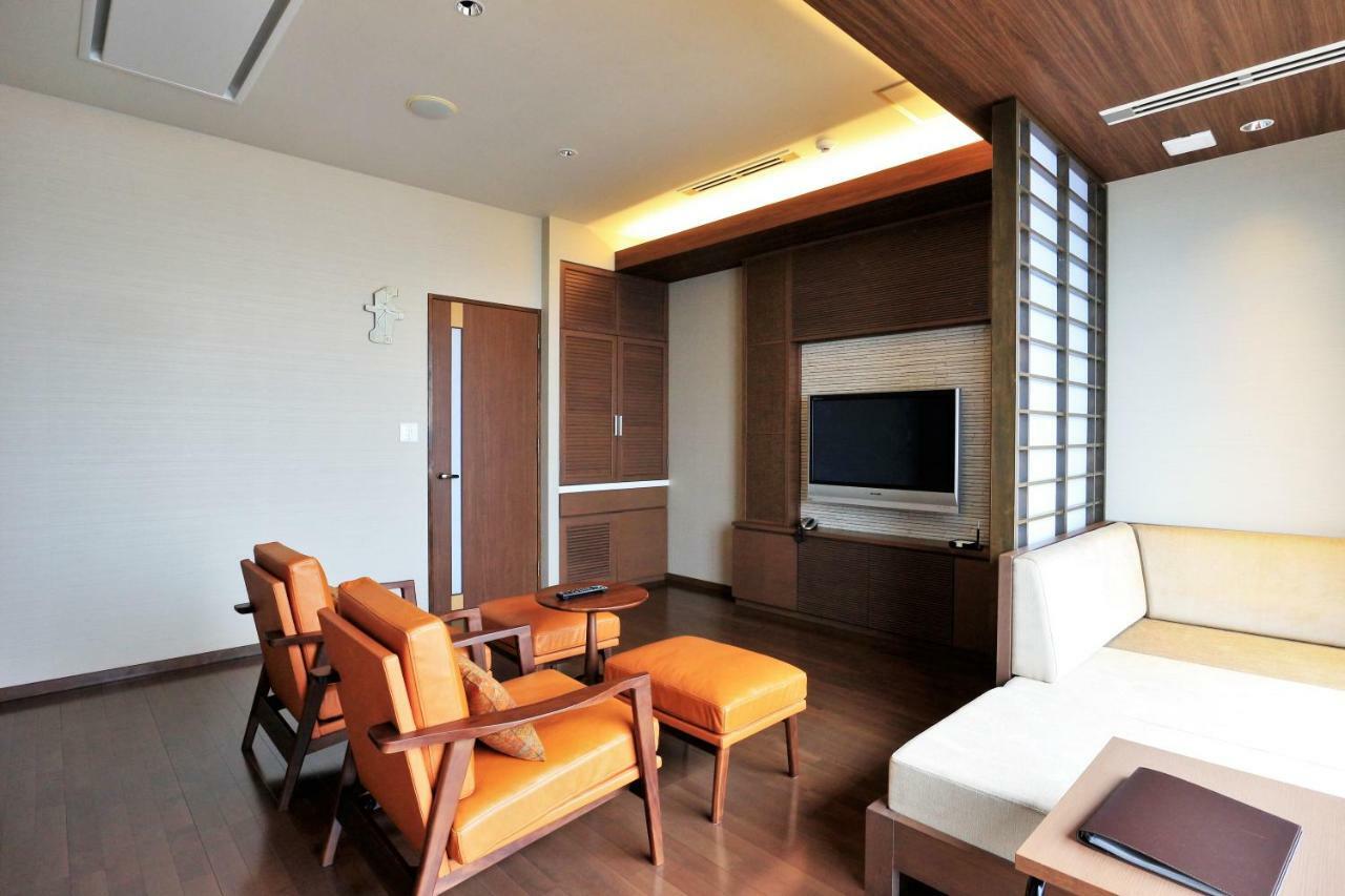 Amane Resort Seikai Beppu Extérieur photo A living room in a Japanese house